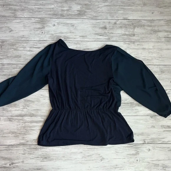 Deletta Black Top Size Medium - Picture 2 of 3